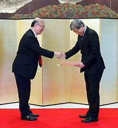 申秀貞氏